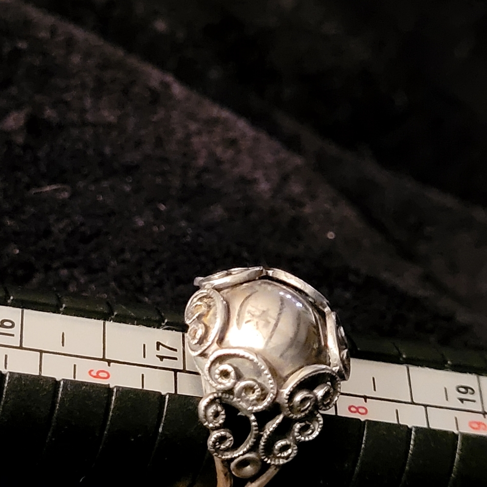 Vintage Boho Dome Ring. Size 8/expandable - Picture 4 of 5